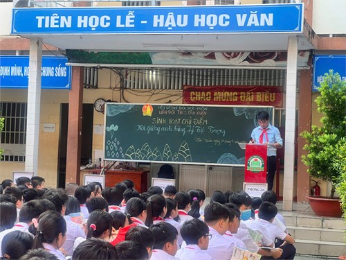 Liên đội THCS Tân Xuân đã tổ chức hoạt động sinh hoạt chủ điểm noi gương  Anh hùng Lý Tự Trọng 